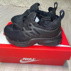 Nike unisex toddler shoe